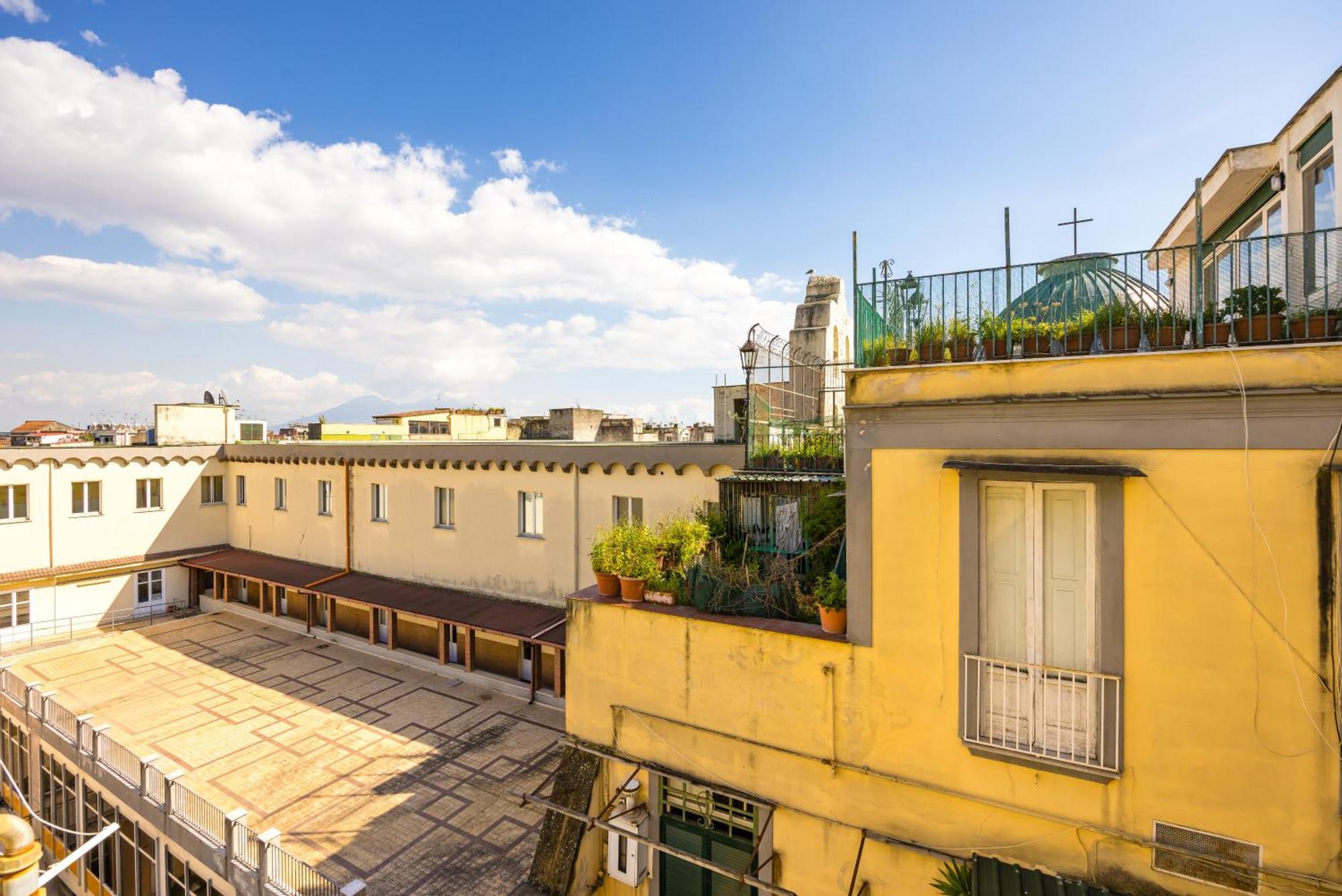 Appartement Carrozzieri Nest At Historical Center à Naples Extérieur photo